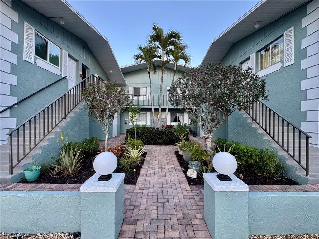 8061 Country RD 202 FORT MYERS, FL 33919