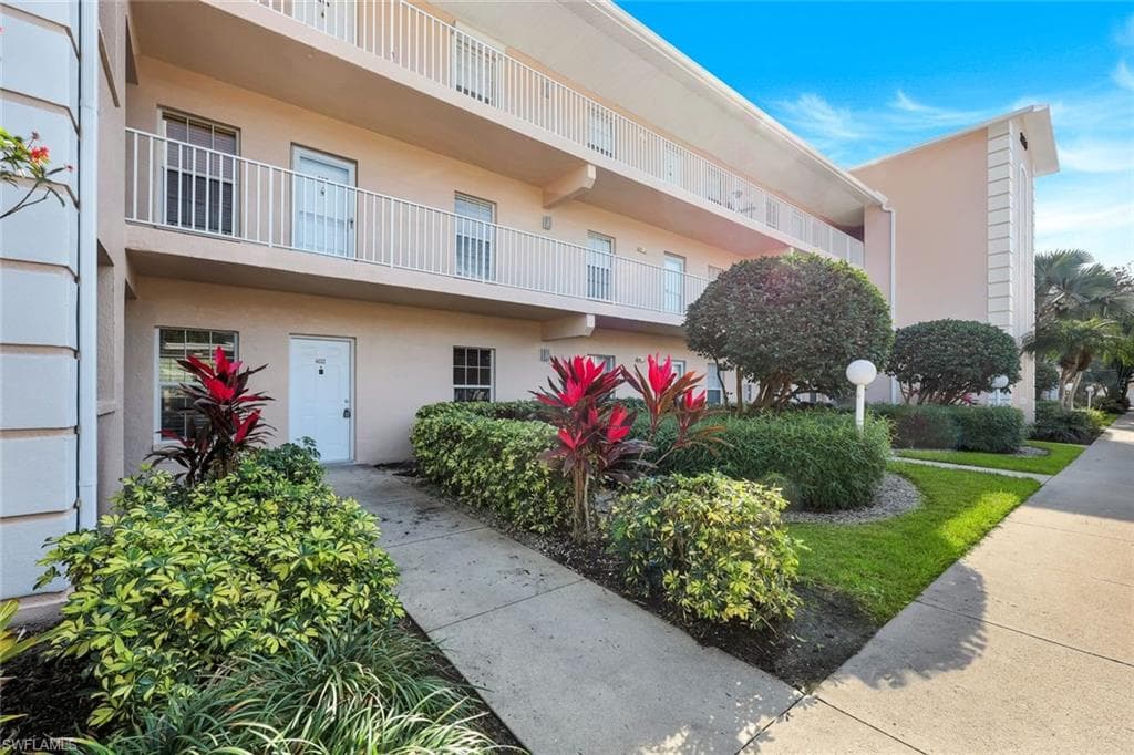 3250 Cypress Glen WAY 402 NAPLES, FL 34109