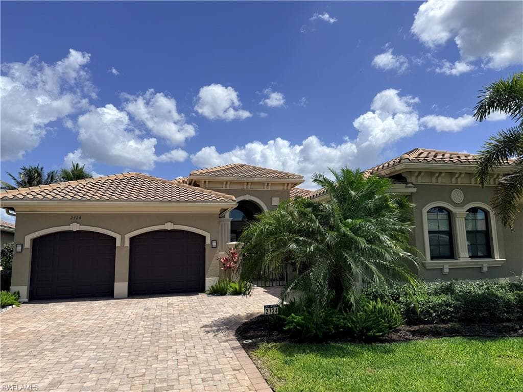 2724 Crystal WAY NAPLES, FL 34119