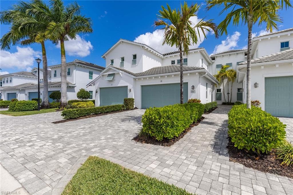 8936 Saint Lucia DR 201 NAPLES, FL 34114