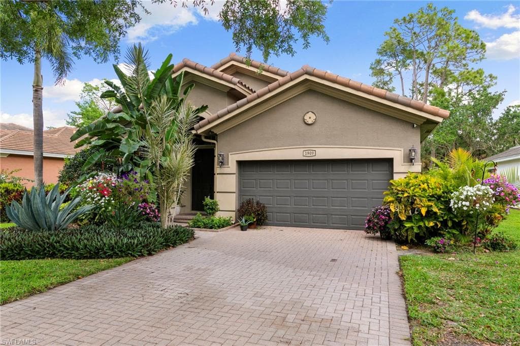 1909 Par DR NAPLES, FL 34120