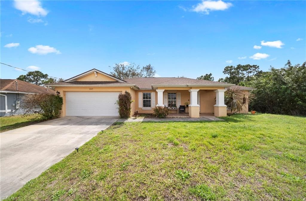 3205 38th ST W LEHIGH ACRES, FL 33971