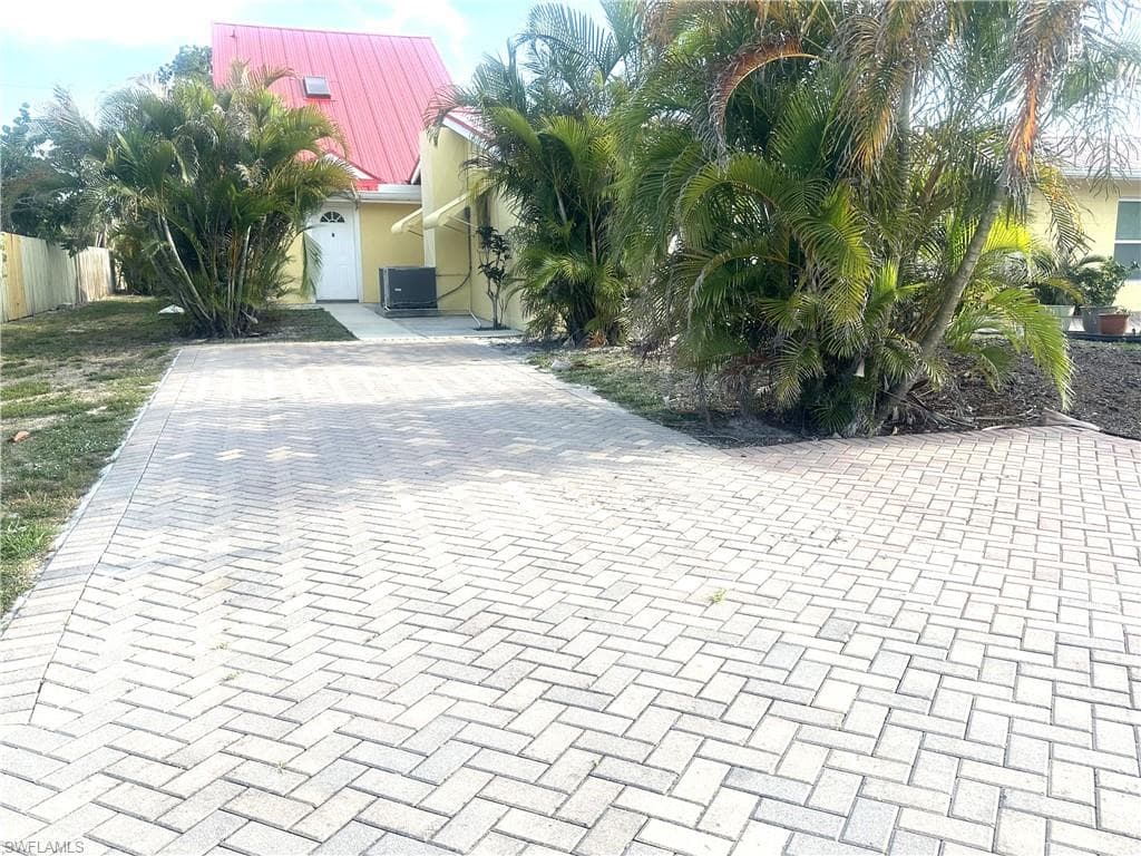 530 100th AVE N B NAPLES, FL 34108