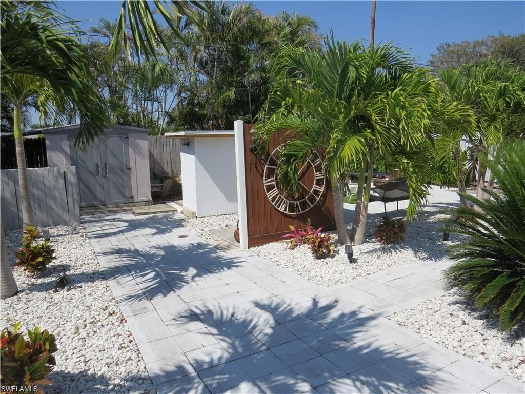 717 95th AVE N #3 NAPLES, FL 34108