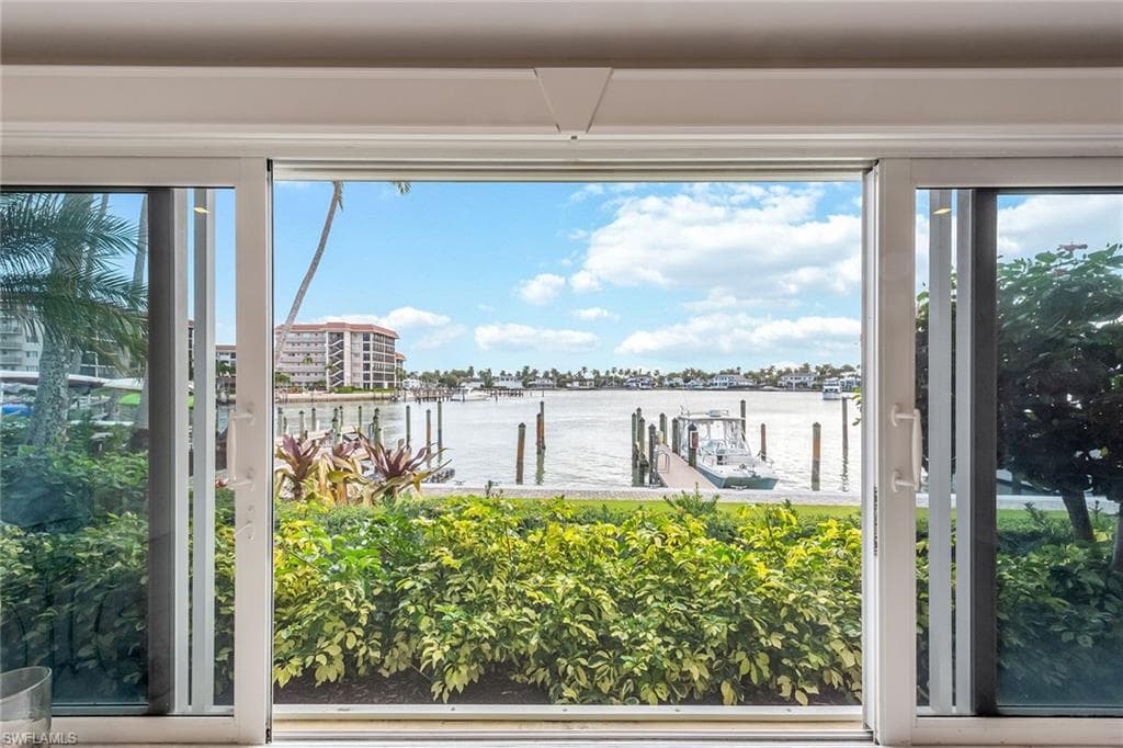 2850 Gulf Shore BLVD N 102 NAPLES, FL 34103