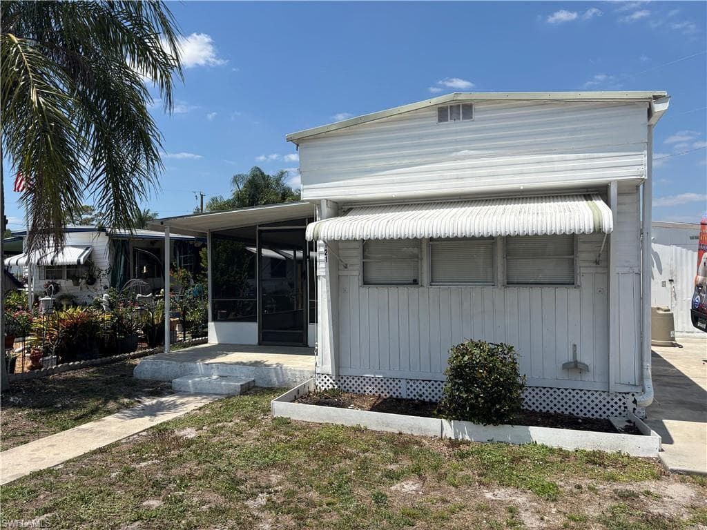 121 Coachlight LN NORTH FORT MYERS, FL 33917