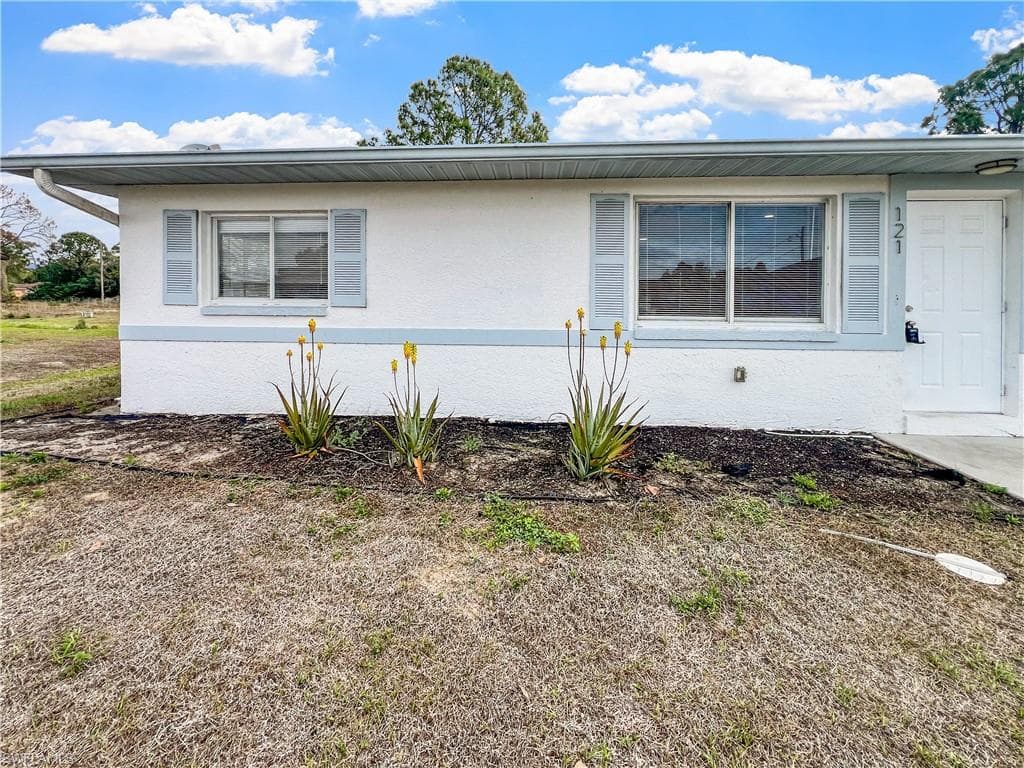 121 Gordon AVE S LEHIGH ACRES, FL 33973