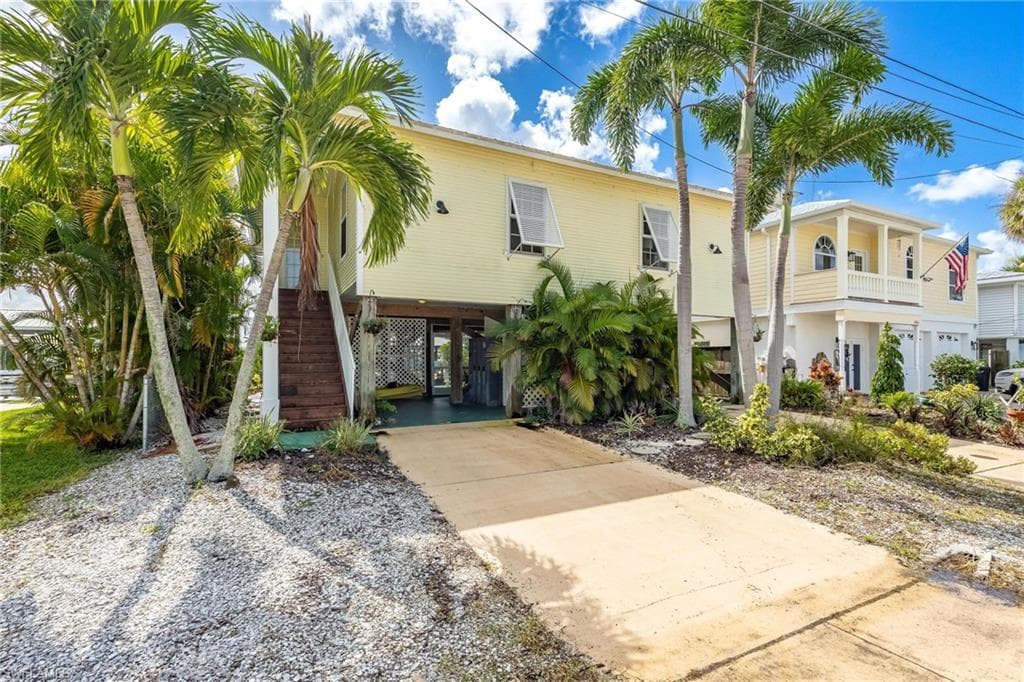 2761 Geary ST MATLACHA, FL 33993