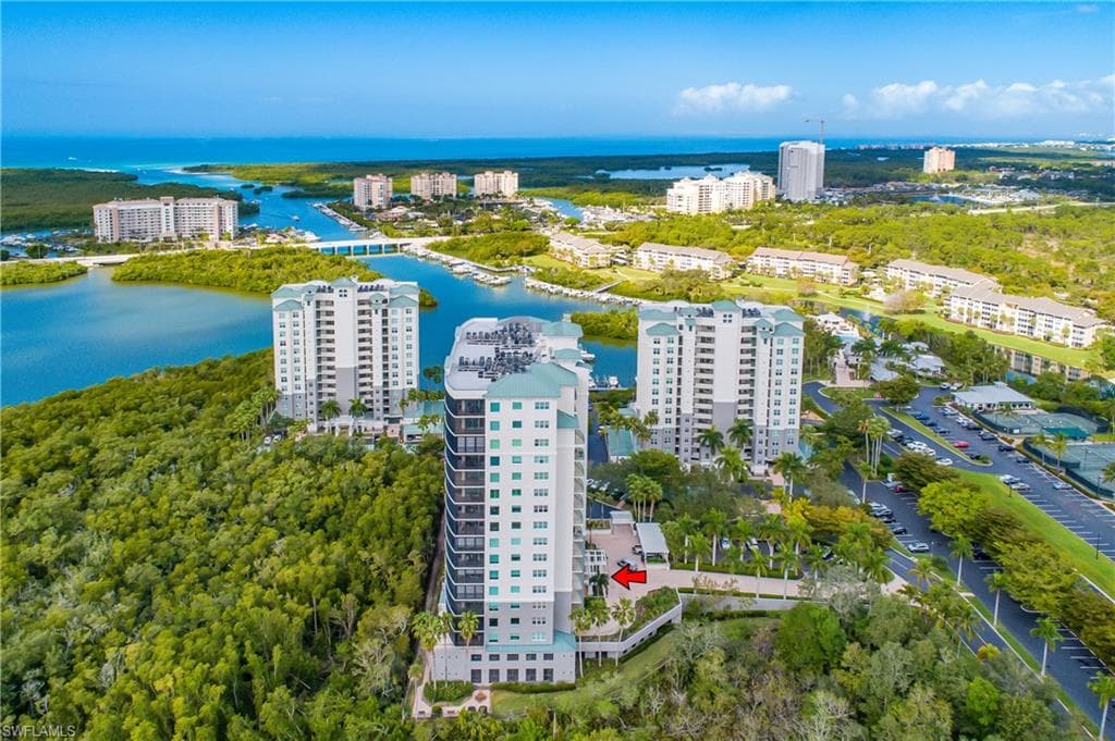425 Cove Tower DR 504 NAPLES, FL 34110