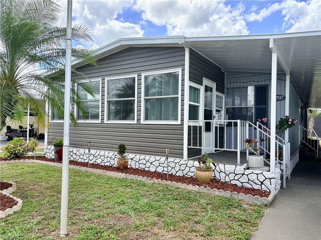 2787 Breezewood DR NORTH FORT MYERS, FL 33917