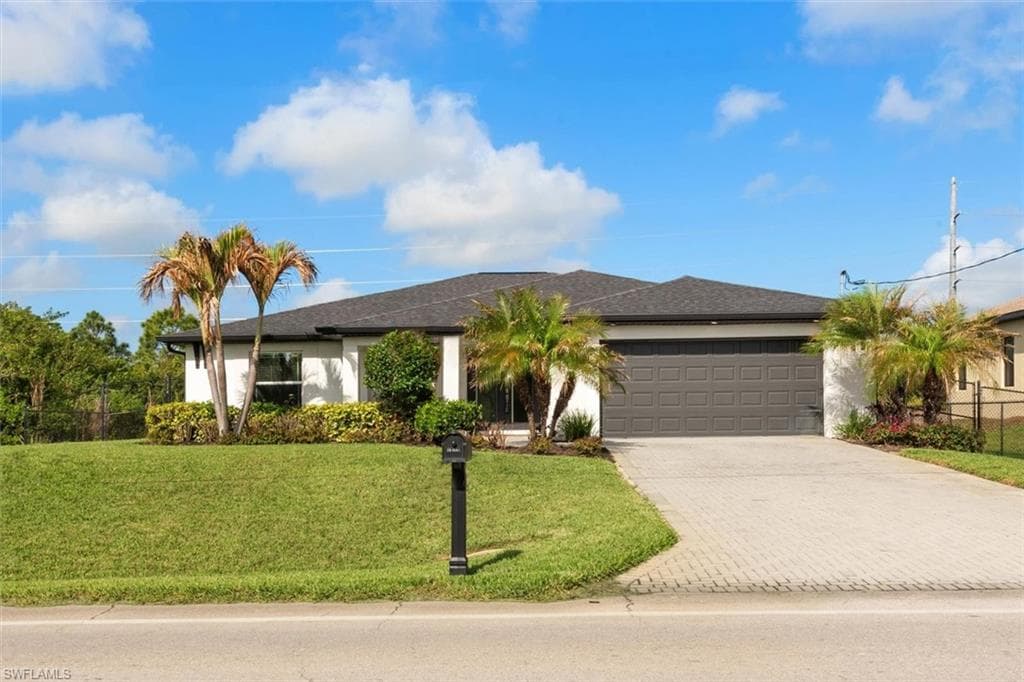 923 Alvin AVE LEHIGH ACRES, FL 33971