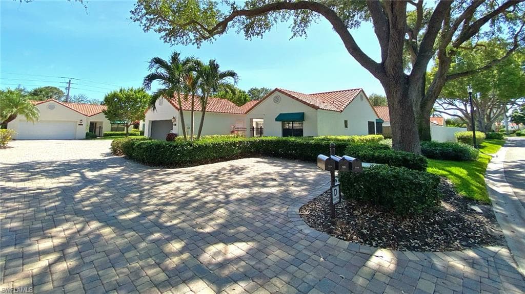 718 Reef Point CIR NAPLES, FL 34108