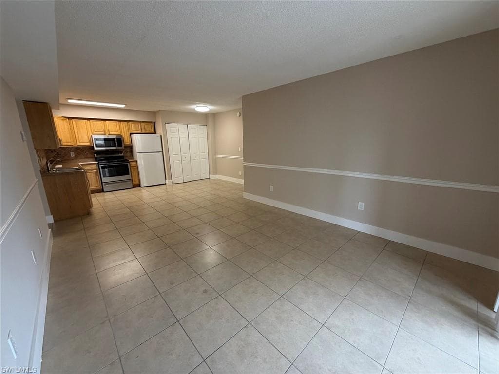 5305 Summerlin RD 502 FORT MYERS, FL 33919