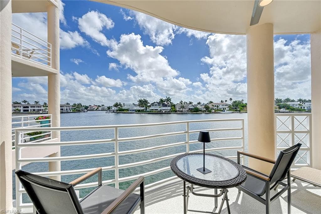 4530 Gulf Shore BLVD N 2-122 NAPLES, FL 34103
