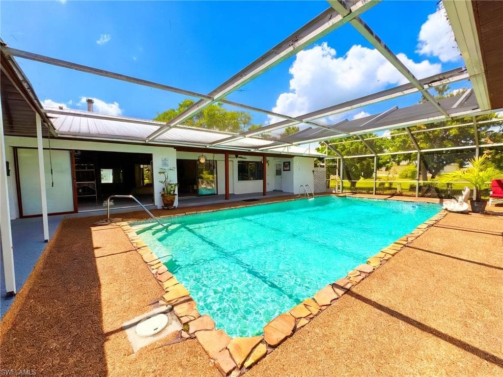196 E Mariana AVE NORTH FORT MYERS, FL 33917