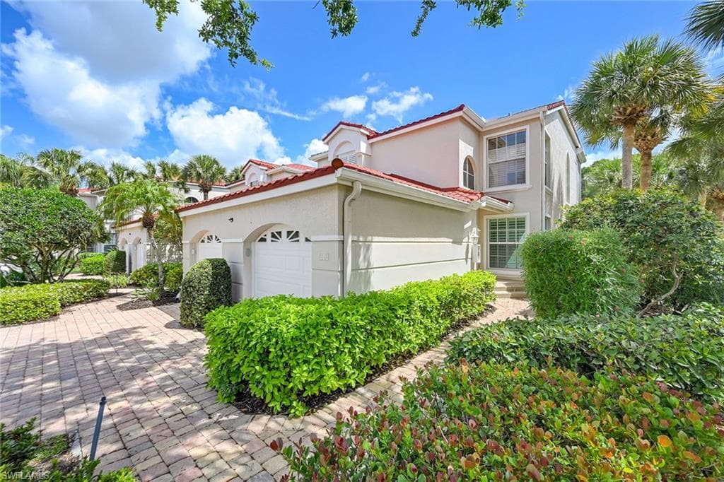 1580 Clermont DR L-202 NAPLES, FL 34109