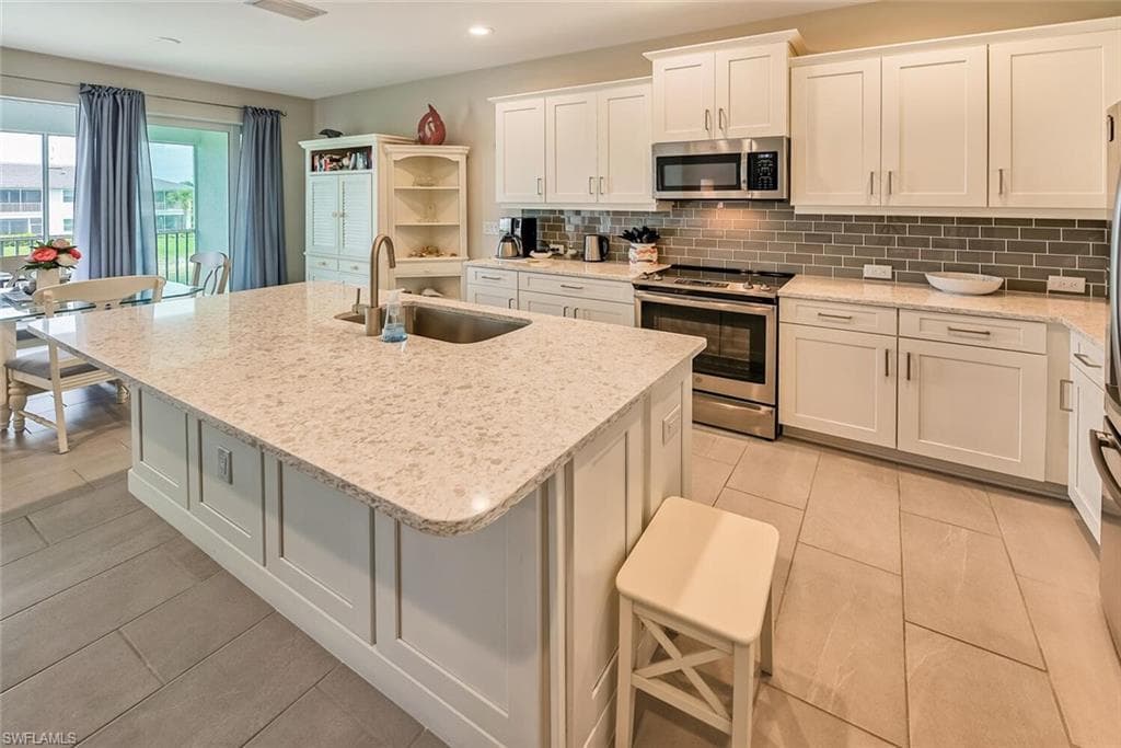 6954 Avalon CIR 707 NAPLES, FL 34112