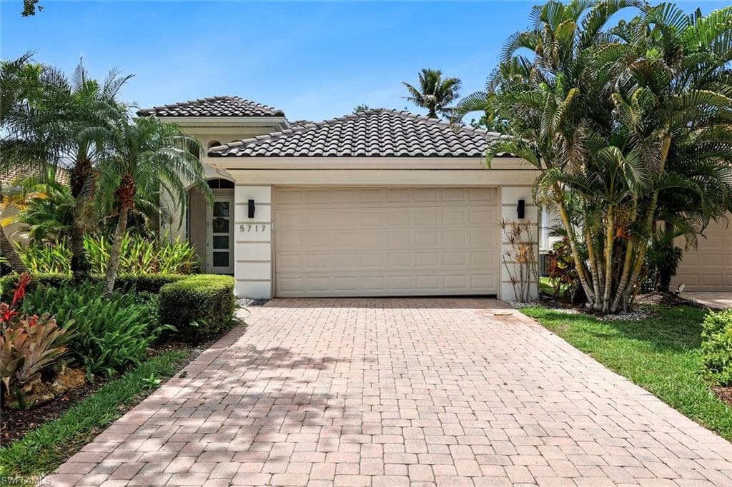 5717 Lago Villaggio WAY NAPLES, FL 34104