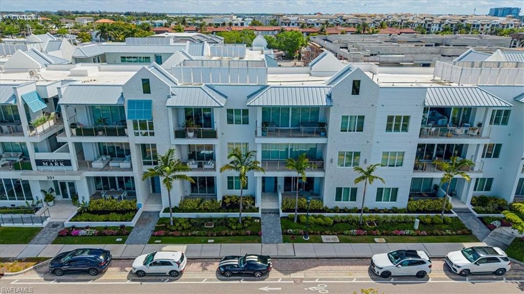 201 8th ST S #104 NAPLES, FL 34102