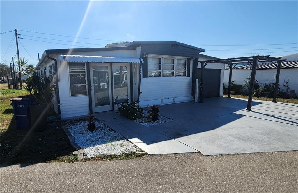 110 Gaslight AVE NORTH FORT MYERS, FL 33917