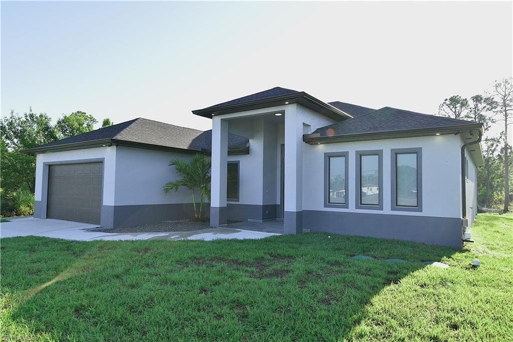 920 Edward AVE LEHIGH ACRES, FL 33936