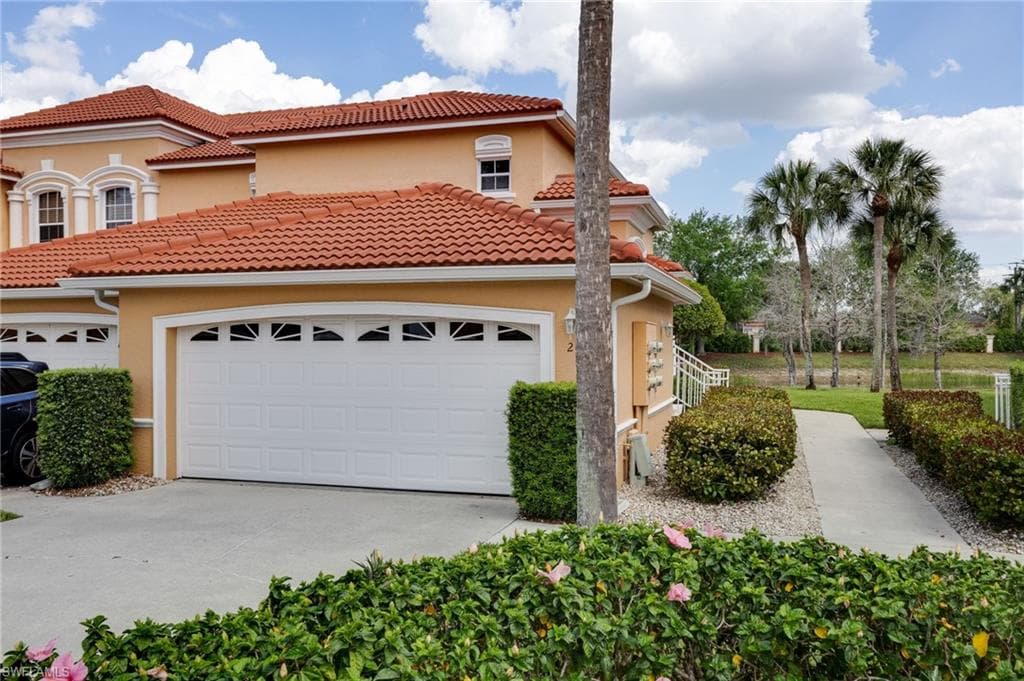 13951 Eagle Ridge Lakes DR 203 FORT MYERS, FL 33912