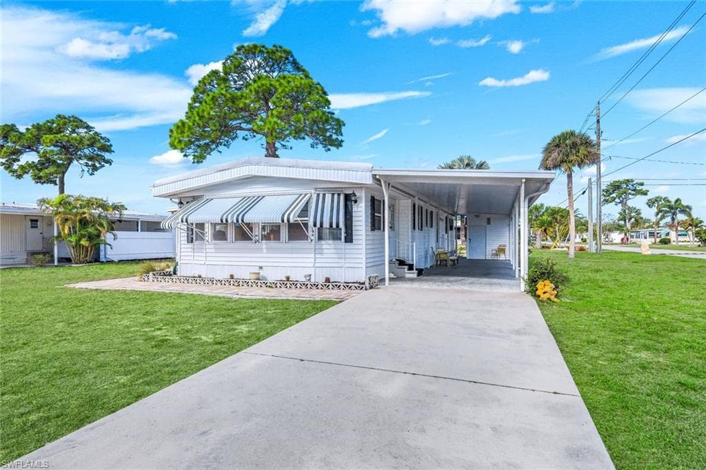 27520 Bourbonniere DR BONITA SPRINGS, FL 34135