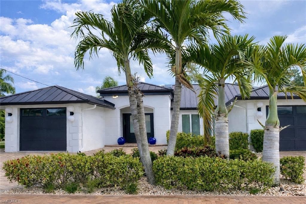 808 52nd ST CAPE CORAL, FL 33914