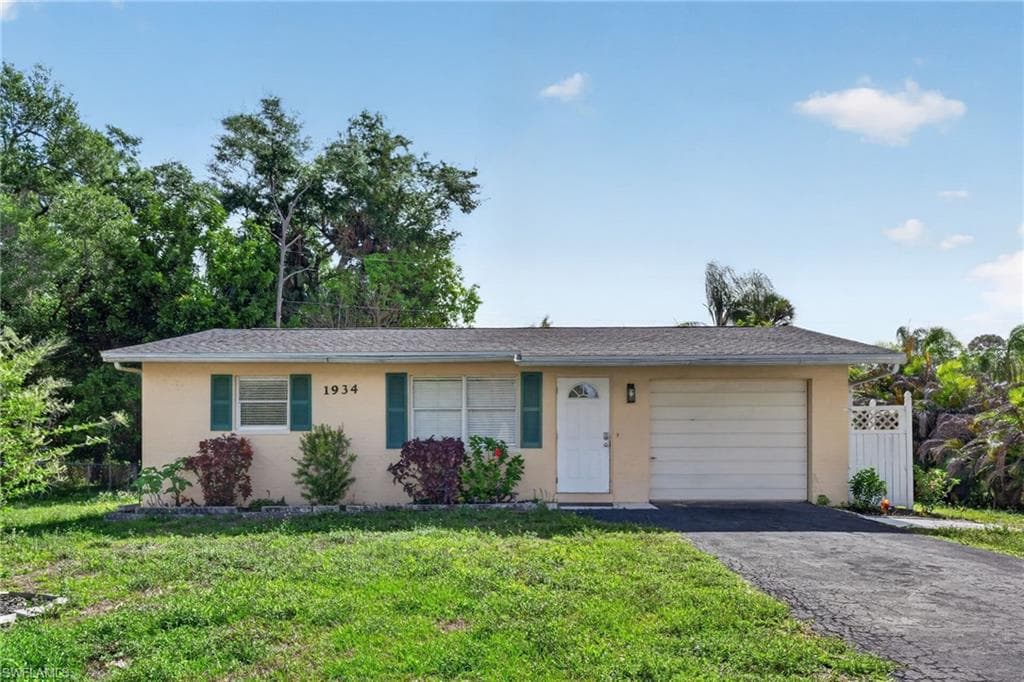 1934 Flamingo DR NORTH FORT MYERS, FL 33917