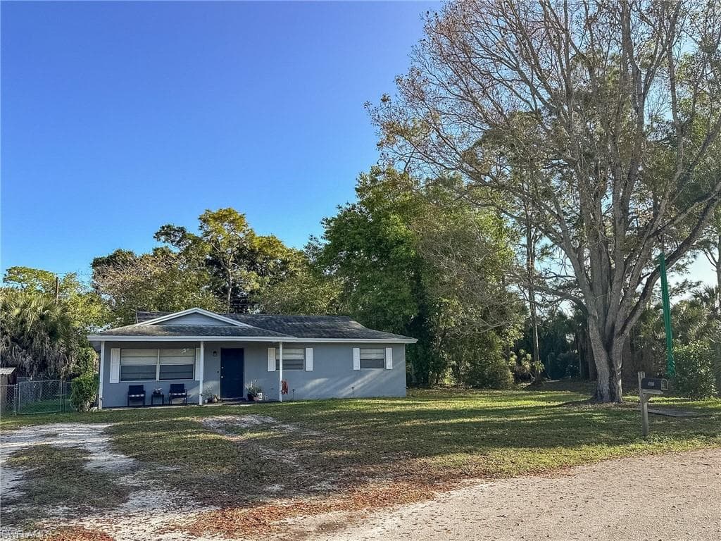 651 Pine Cone LN NAPLES, FL 34104