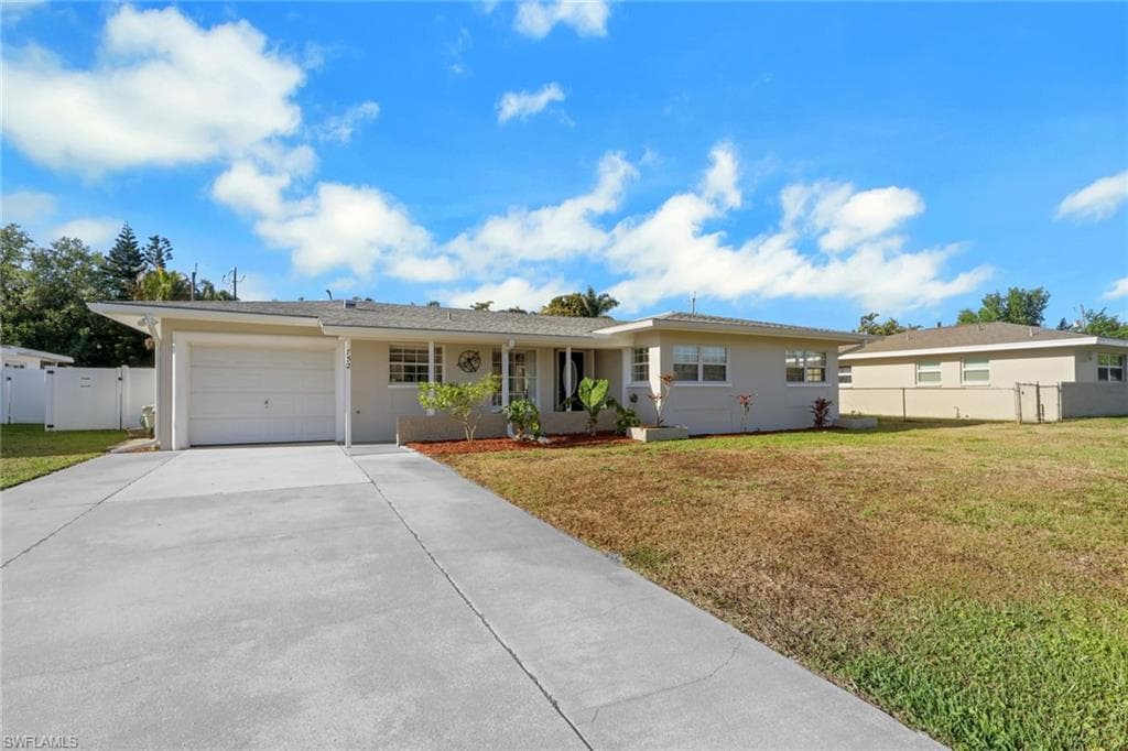 752 Coral DR CAPE CORAL, FL 33904