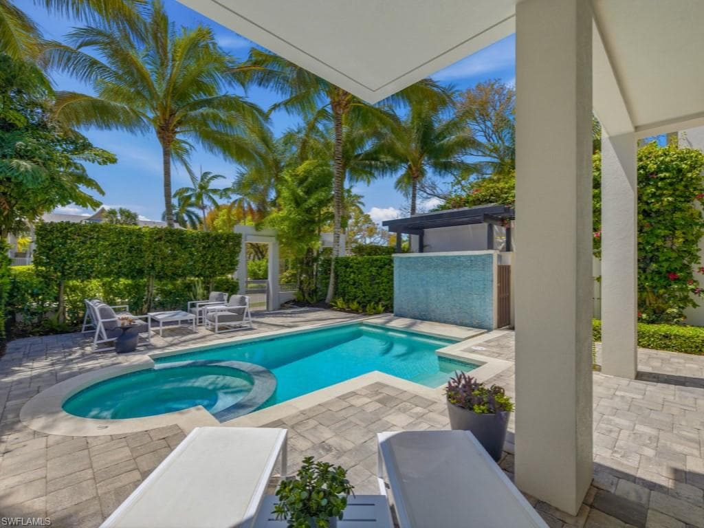 345 Banyan BLVD 3 NAPLES, FL 34102