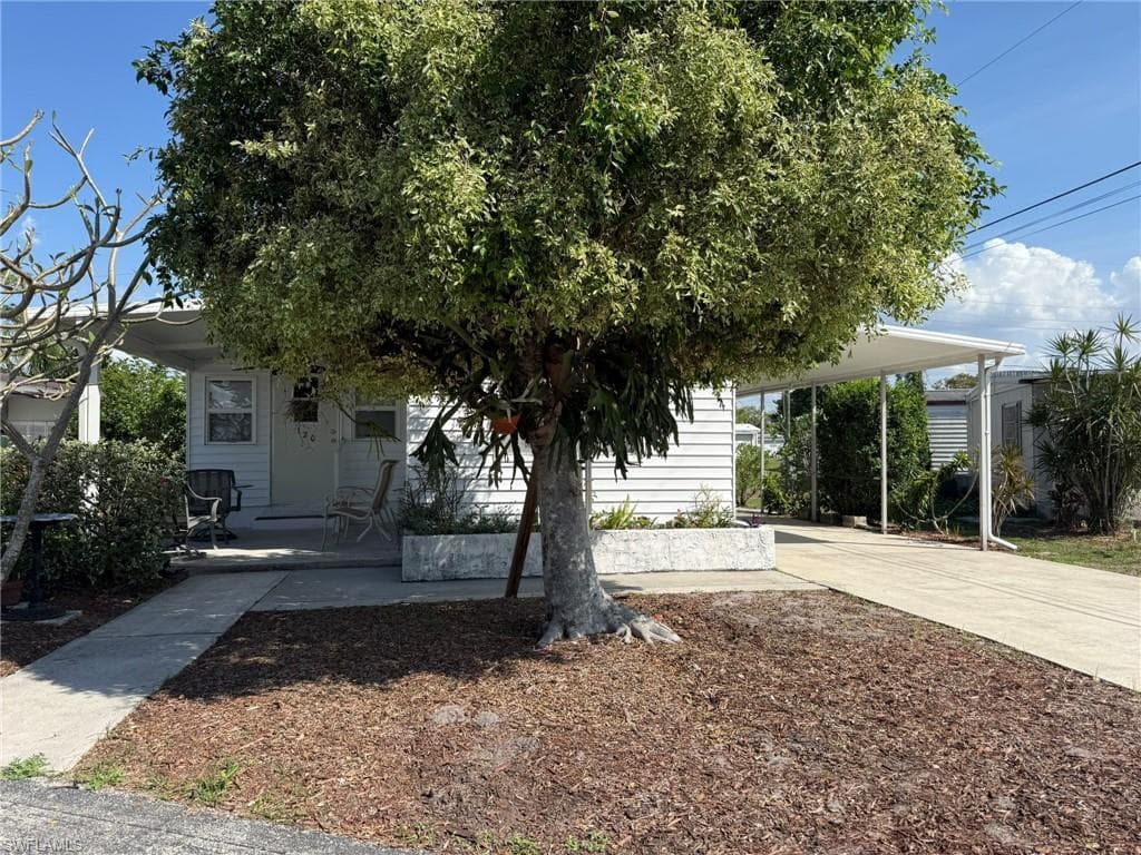 120 Lantern PL NORTH FORT MYERS, FL 33917