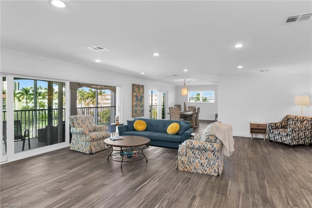 1020 Swallow AVE 302 MARCO ISLAND, FL 34145