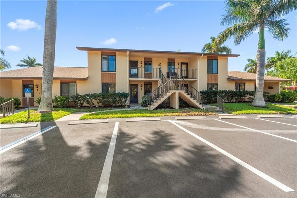 811 Elkcam CIR D2 MARCO ISLAND, FL 34145