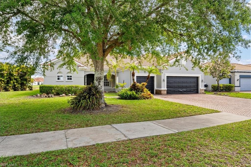 2099 Grove DR NAPLES, FL 34120