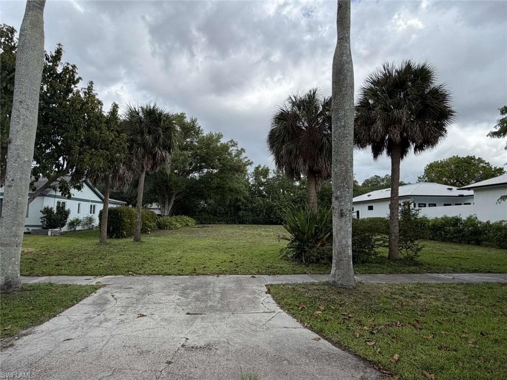 3427 Avocado DR FORT MYERS, FL 33901