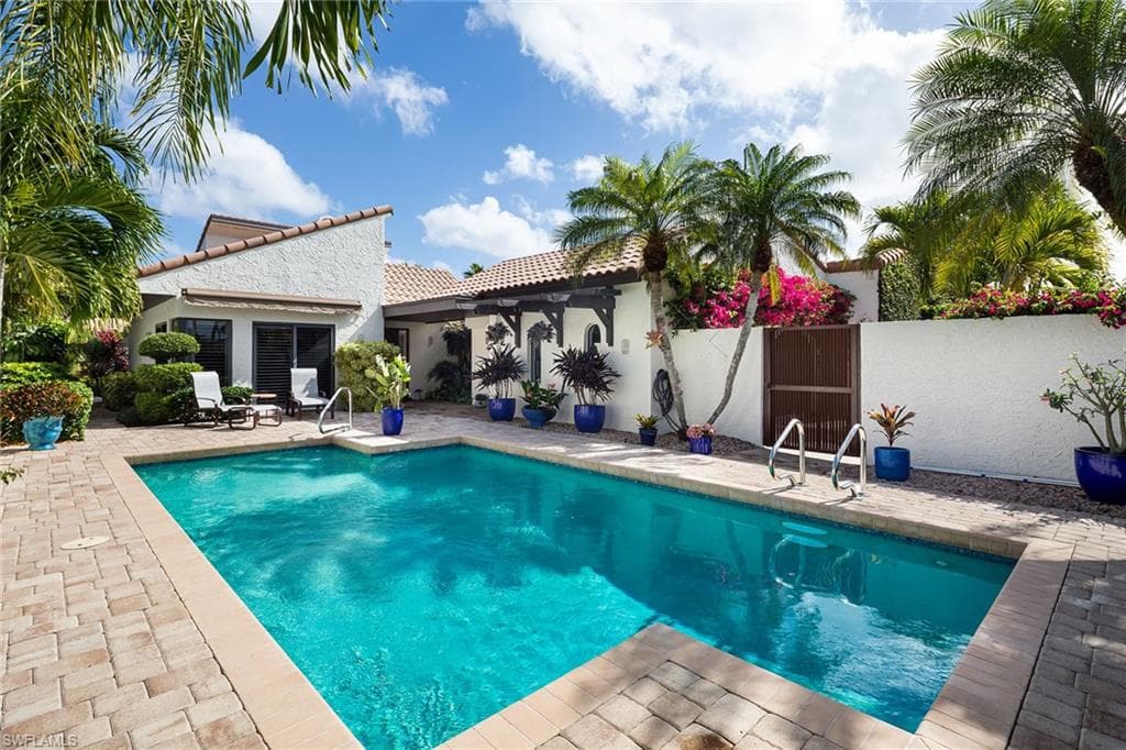 565 Tierra Mar LN 33 NAPLES, FL 34108