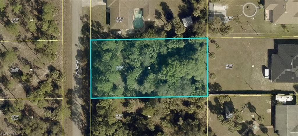 606 James AVE LEHIGH ACRES, FL 33936