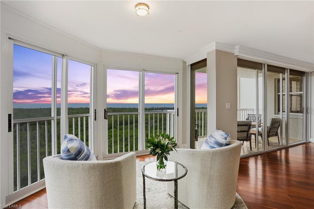 6585 Nicholas BLVD 902 NAPLES, FL 34108