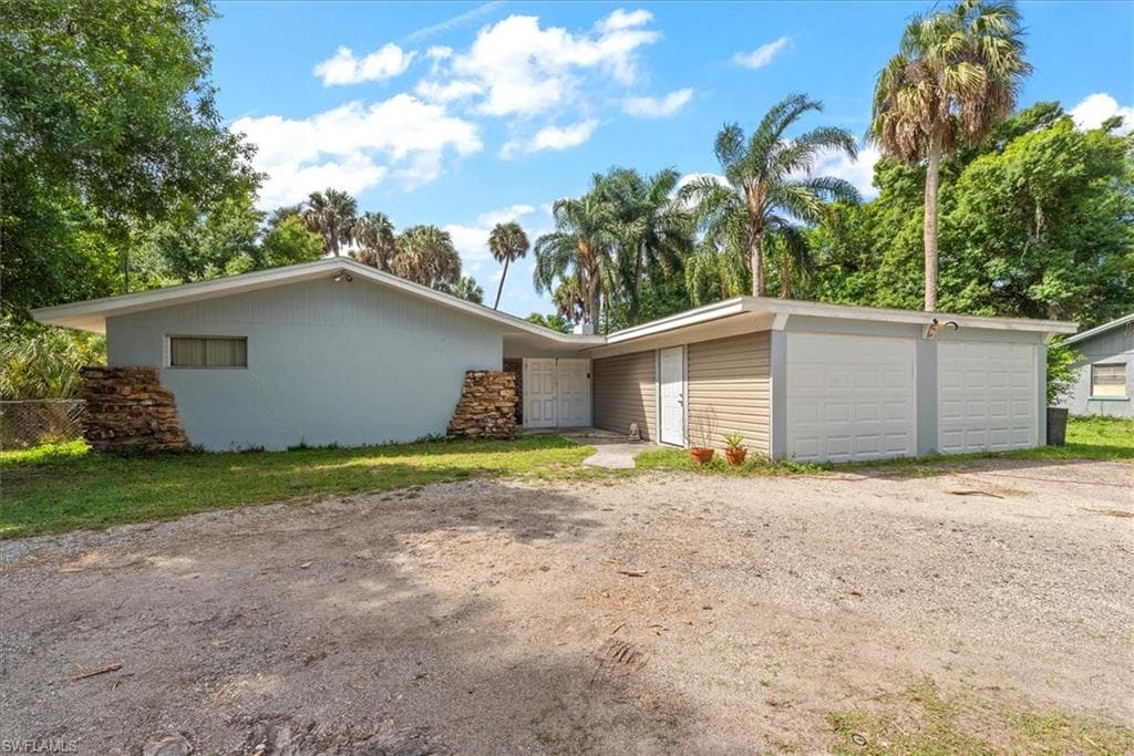 319 W Mariana AVE NORTH FORT MYERS, FL 33903