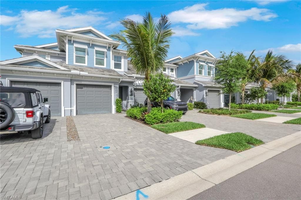 2633 Seychelles CIR 2305 NAPLES, FL 34112
