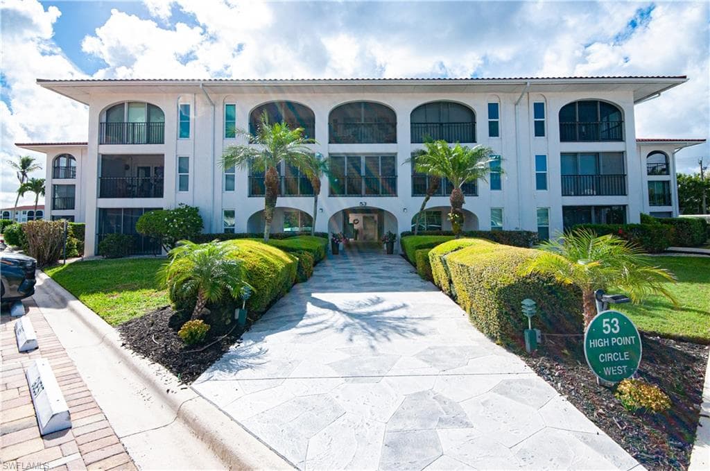 53 High Point CIR W 204 NAPLES, FL 34103