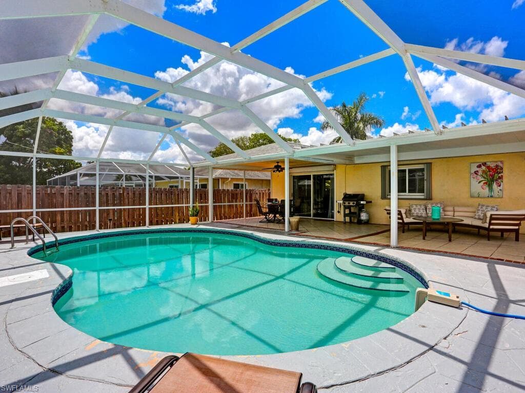 625 97th AVE N NAPLES, FL 34108