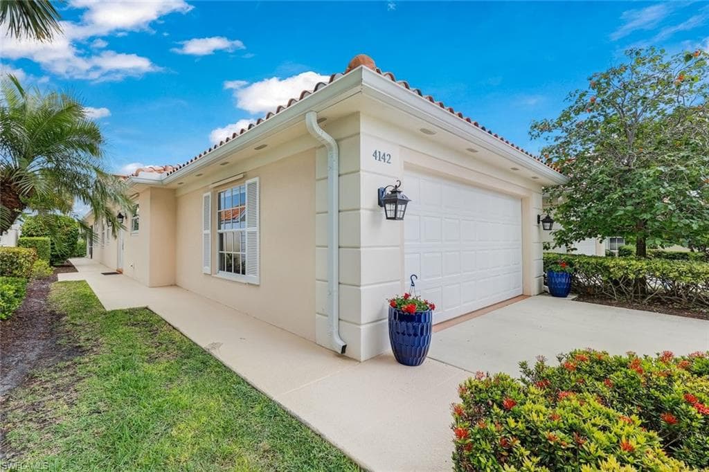4142 Los Altos CT NAPLES, FL 34109