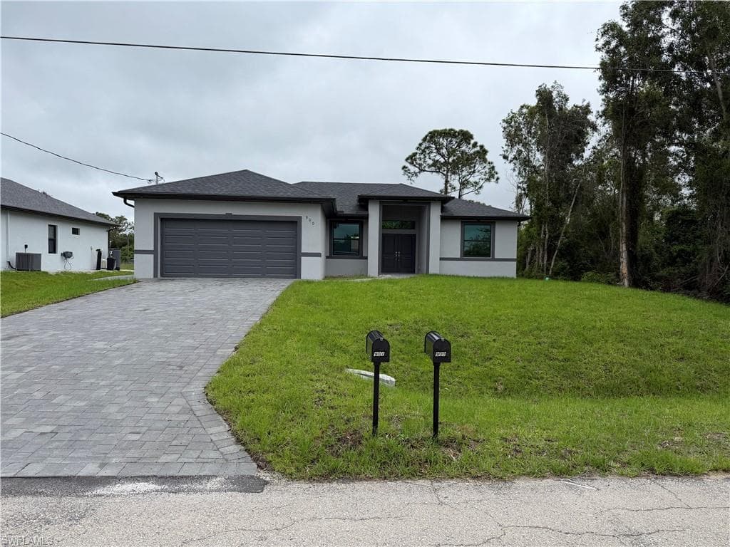 900 Alaska AVE LEHIGH ACRES, FL 33971