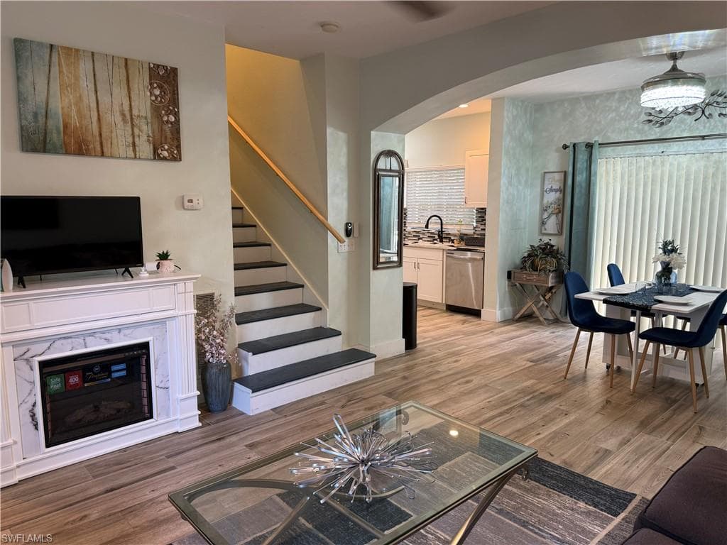 3304 Lisa LN 102 NAPLES, FL 34109