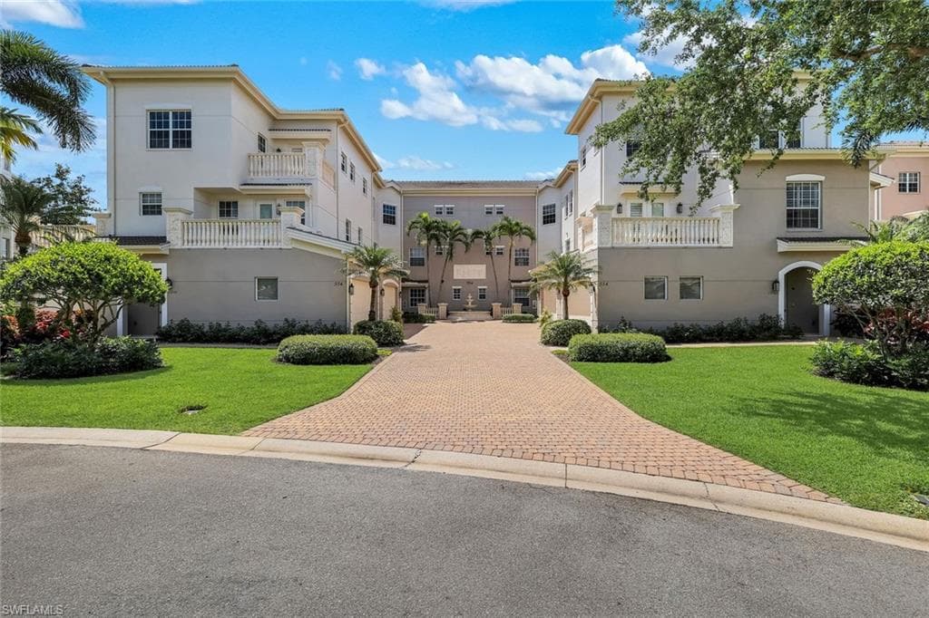 554 Avellino Isles CIR 101 NAPLES, FL 34119