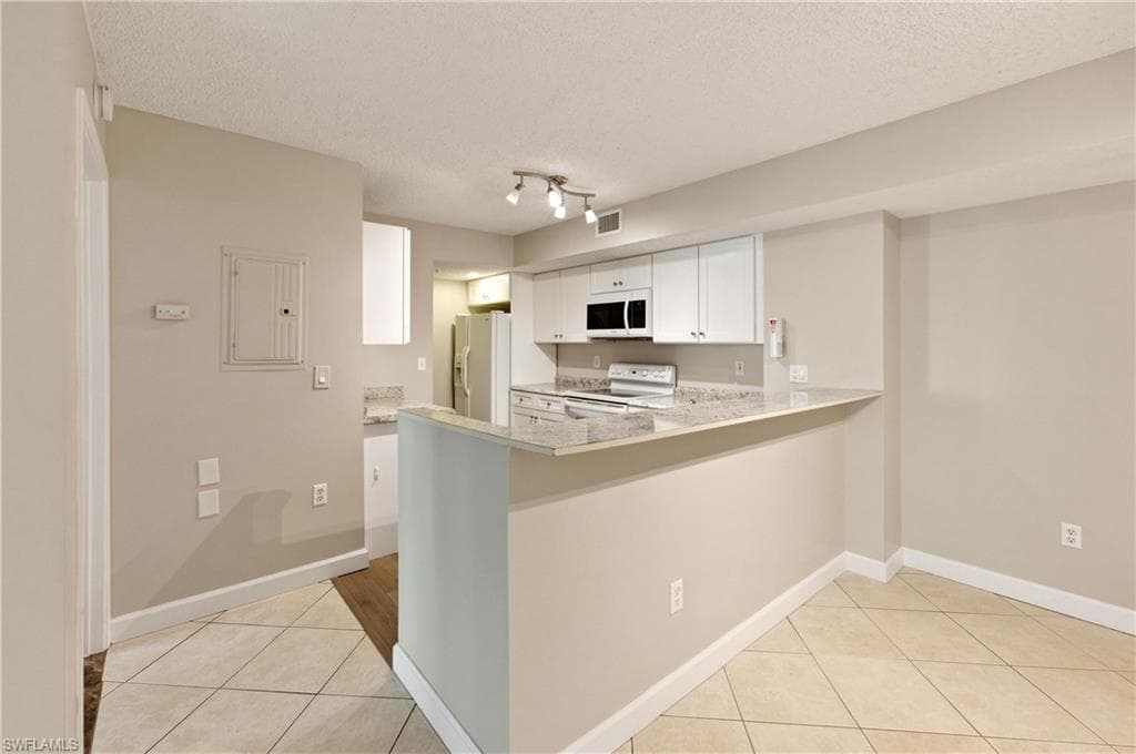 1865 Florida Club DR 6110 NAPLES, FL 34112