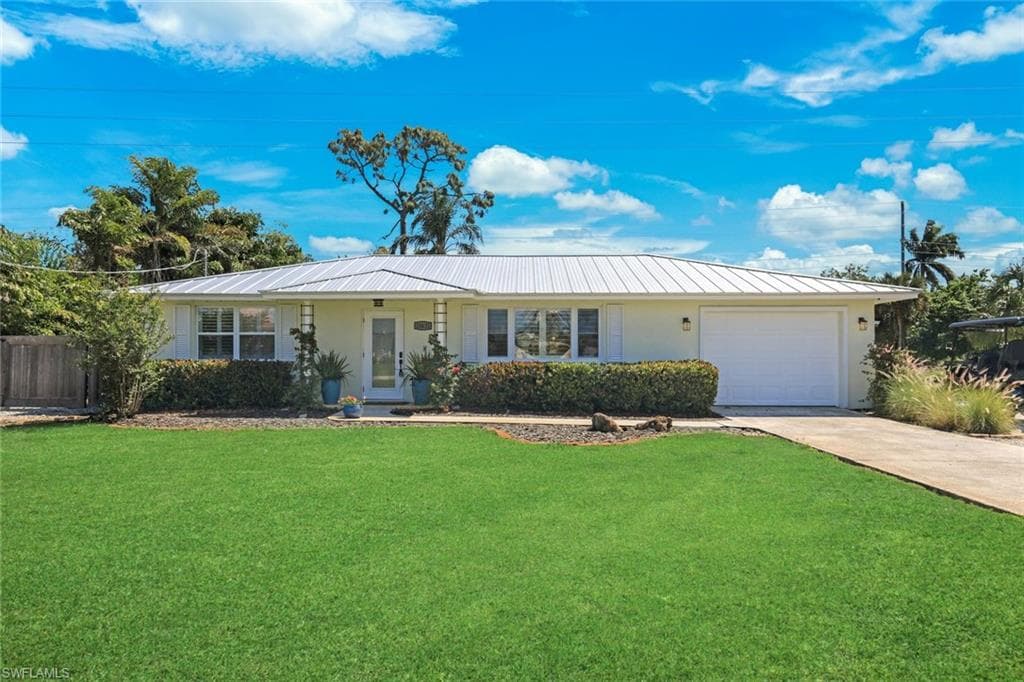20621 Pine Tree LN ESTERO, FL 33928